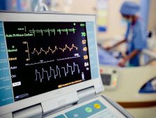 Hospital doctors examine patients so that